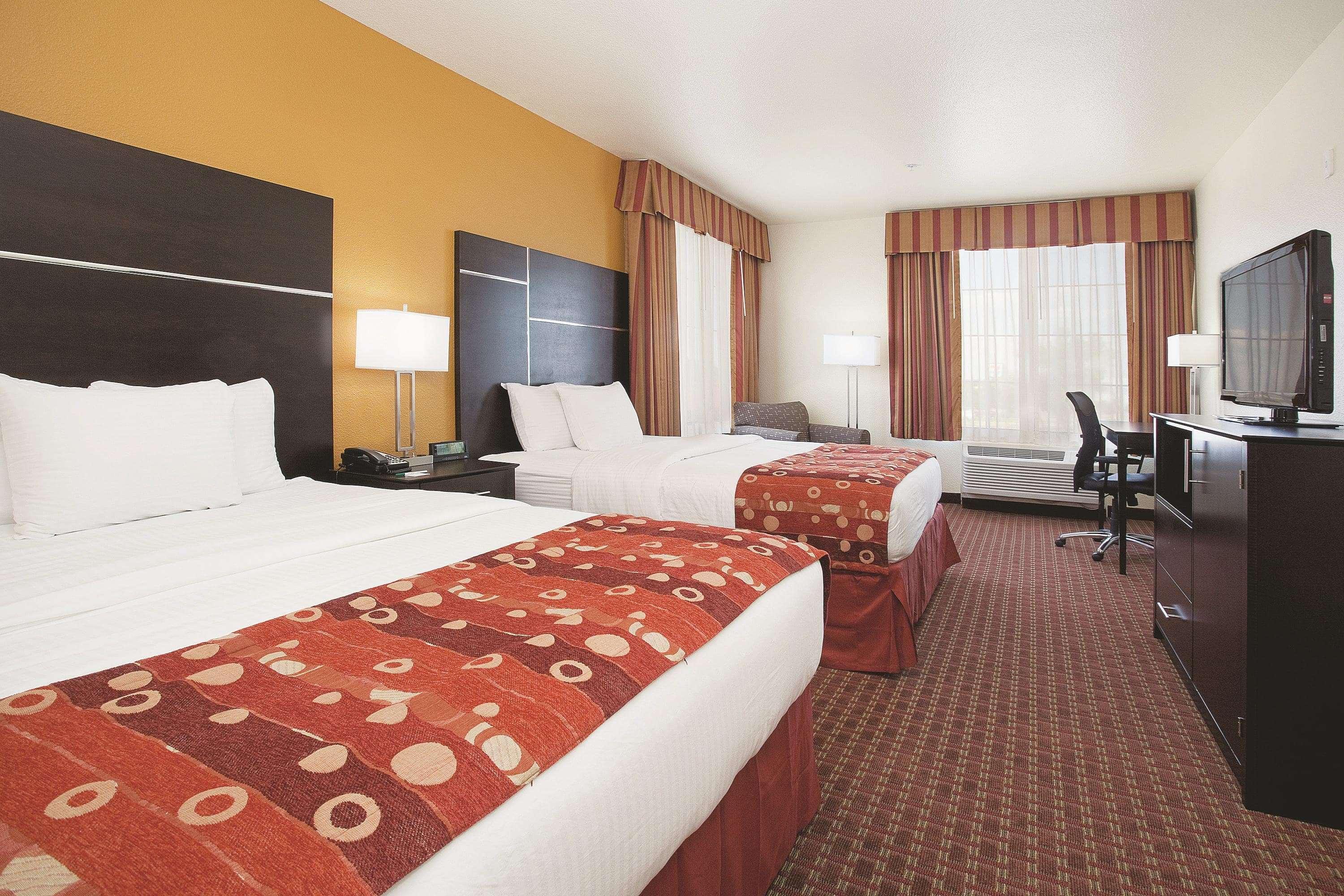 La Quinta By Wyndham Denver Gateway Park Exterior photo