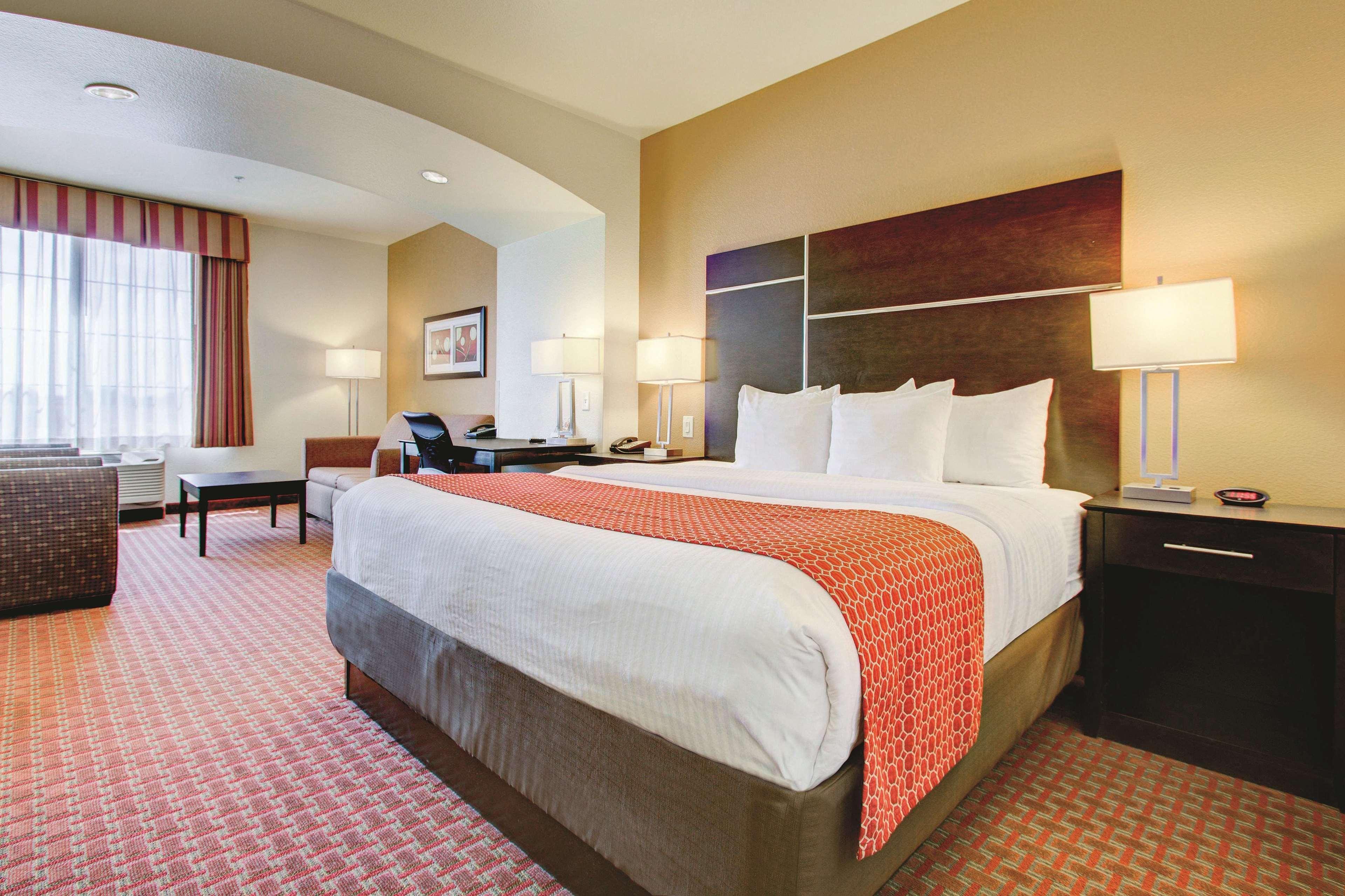 La Quinta By Wyndham Denver Gateway Park Exterior photo