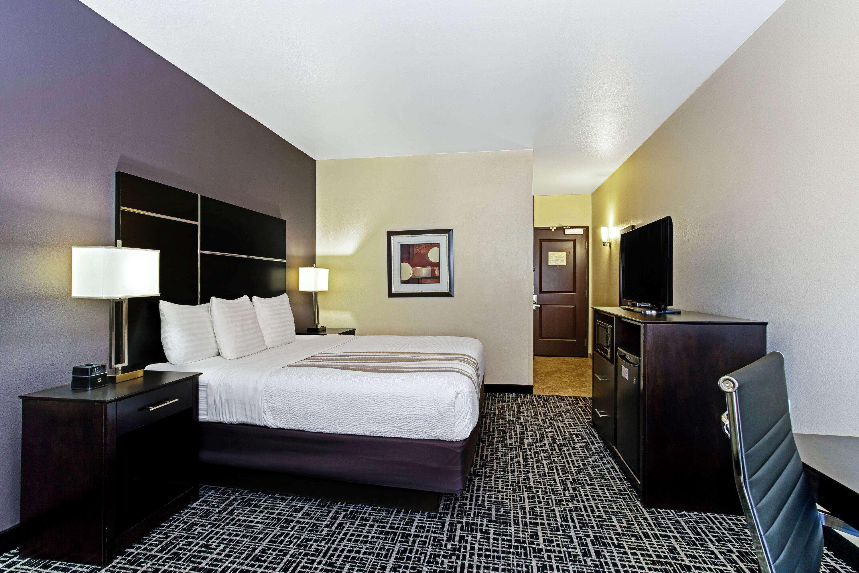 La Quinta By Wyndham Denver Gateway Park Exterior photo