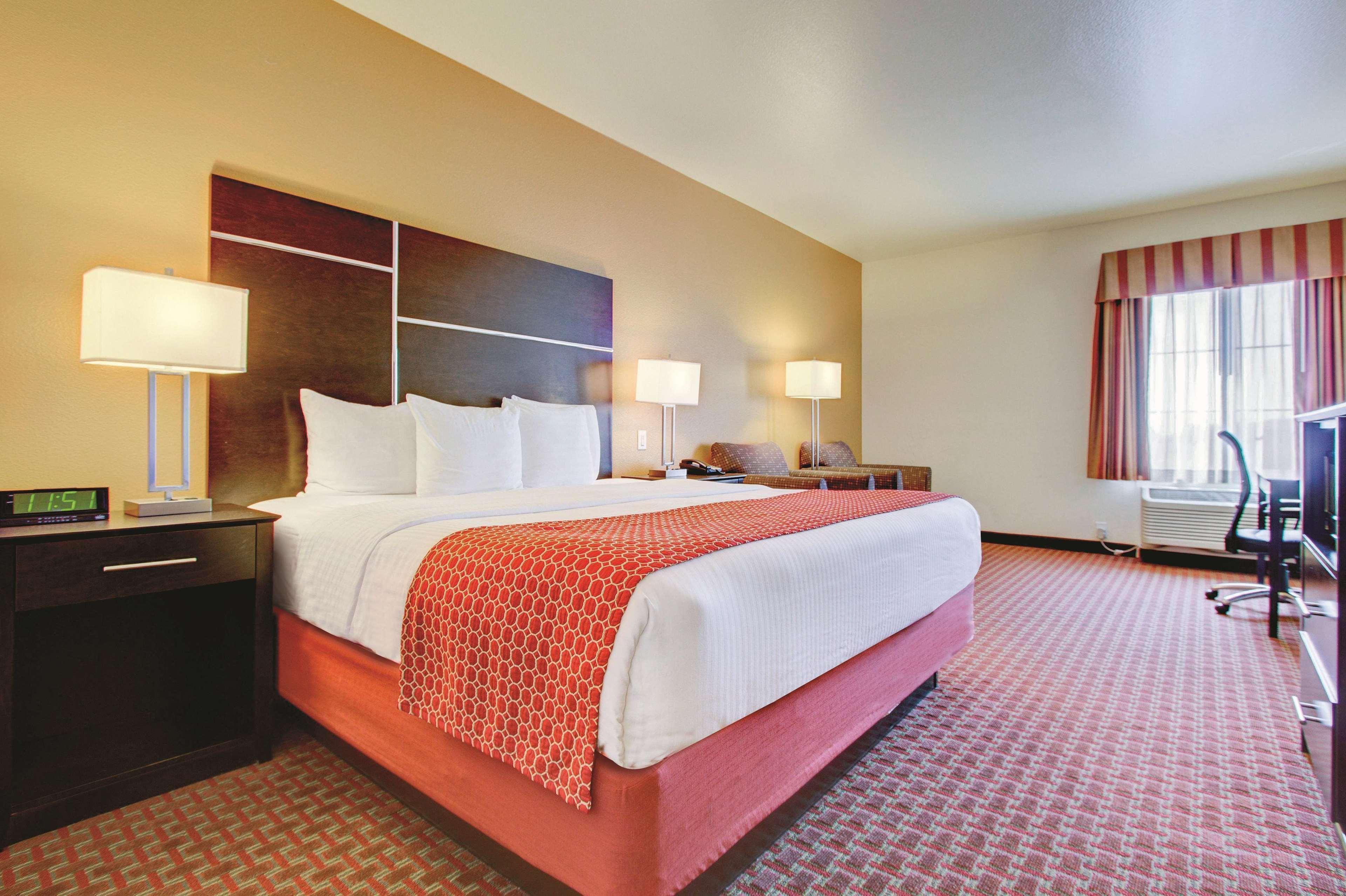 La Quinta By Wyndham Denver Gateway Park Exterior photo