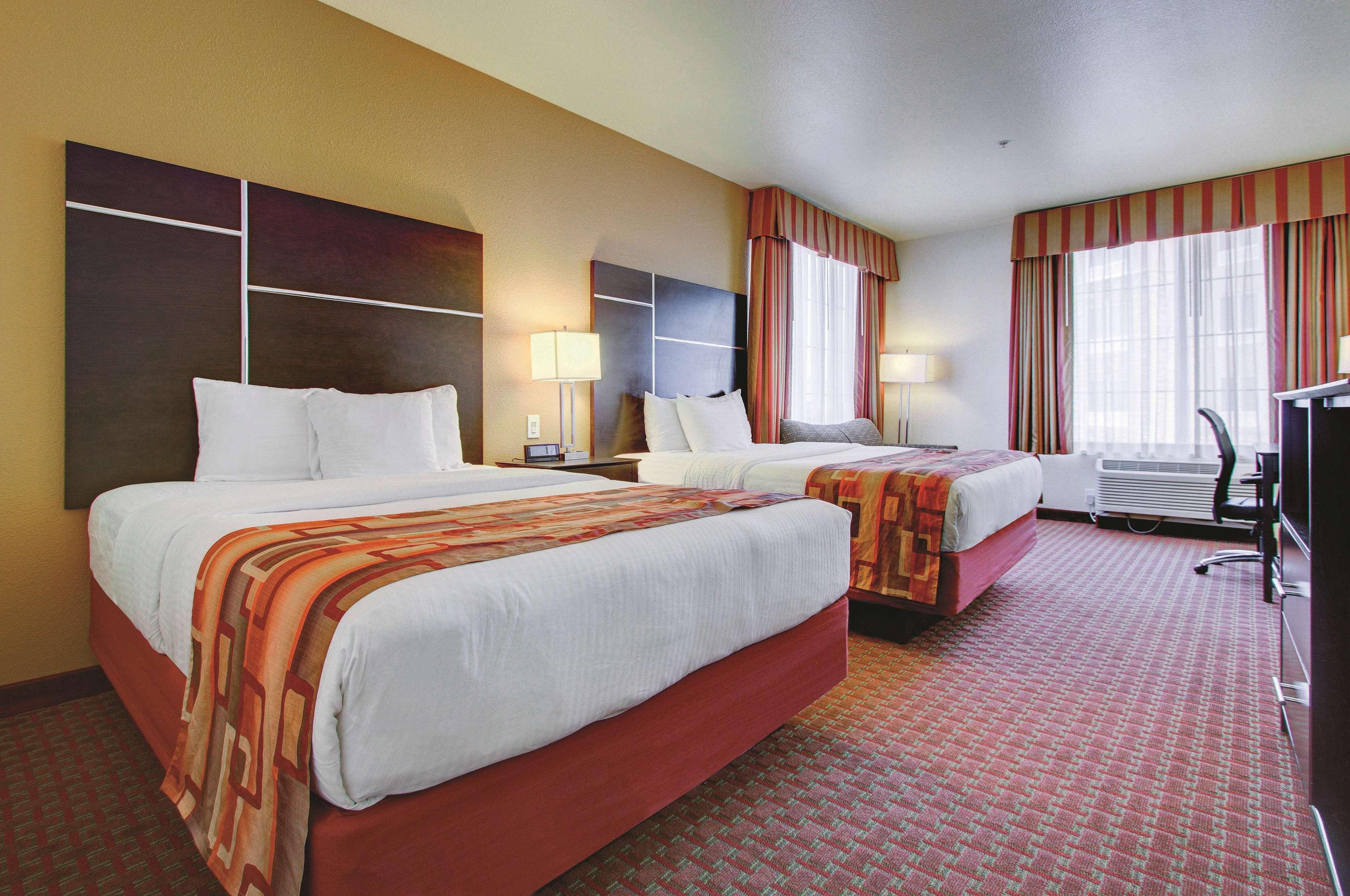 La Quinta By Wyndham Denver Gateway Park Exterior photo