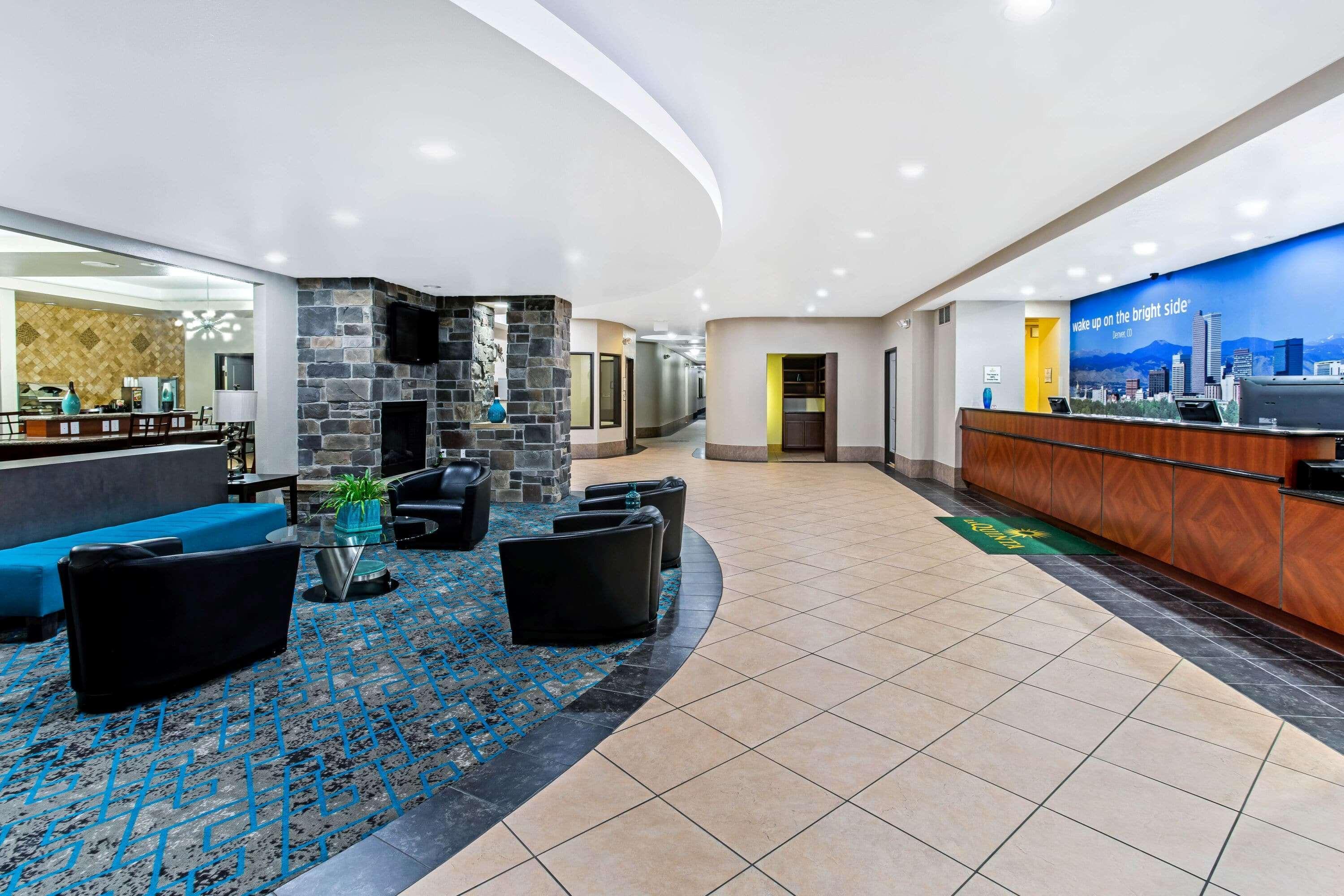 La Quinta By Wyndham Denver Gateway Park Exterior photo