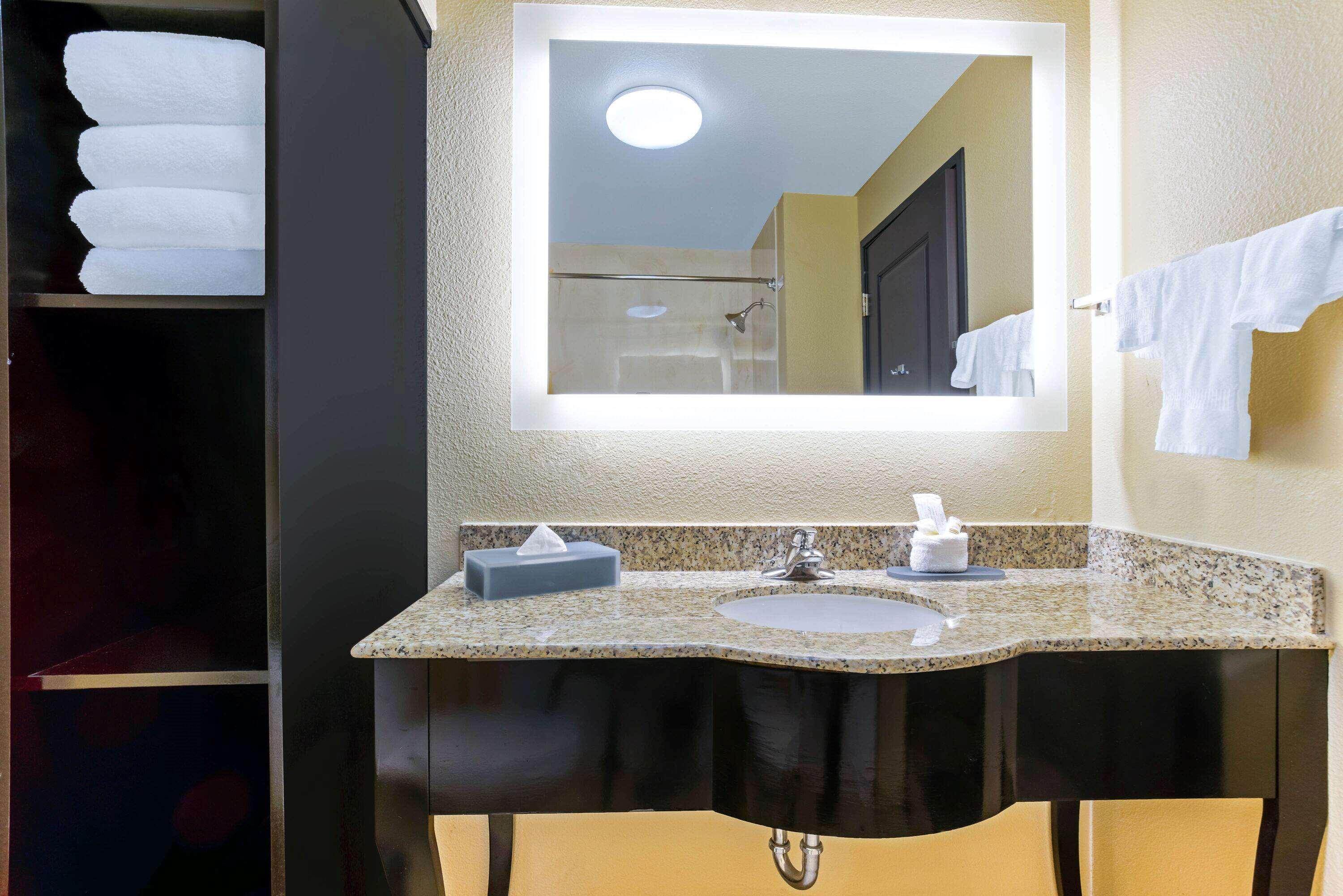 La Quinta By Wyndham Denver Gateway Park Exterior photo