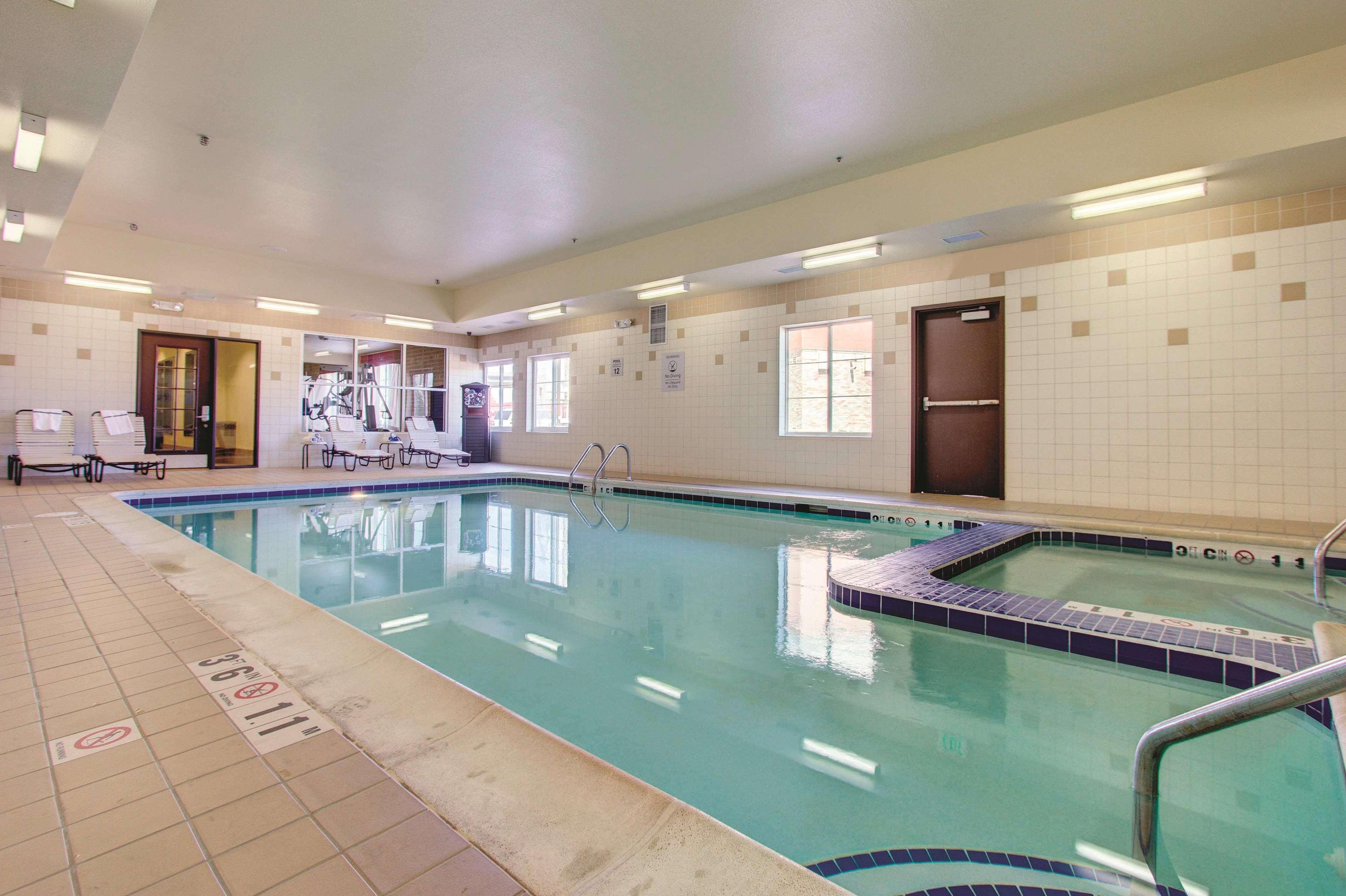 La Quinta By Wyndham Denver Gateway Park Exterior photo
