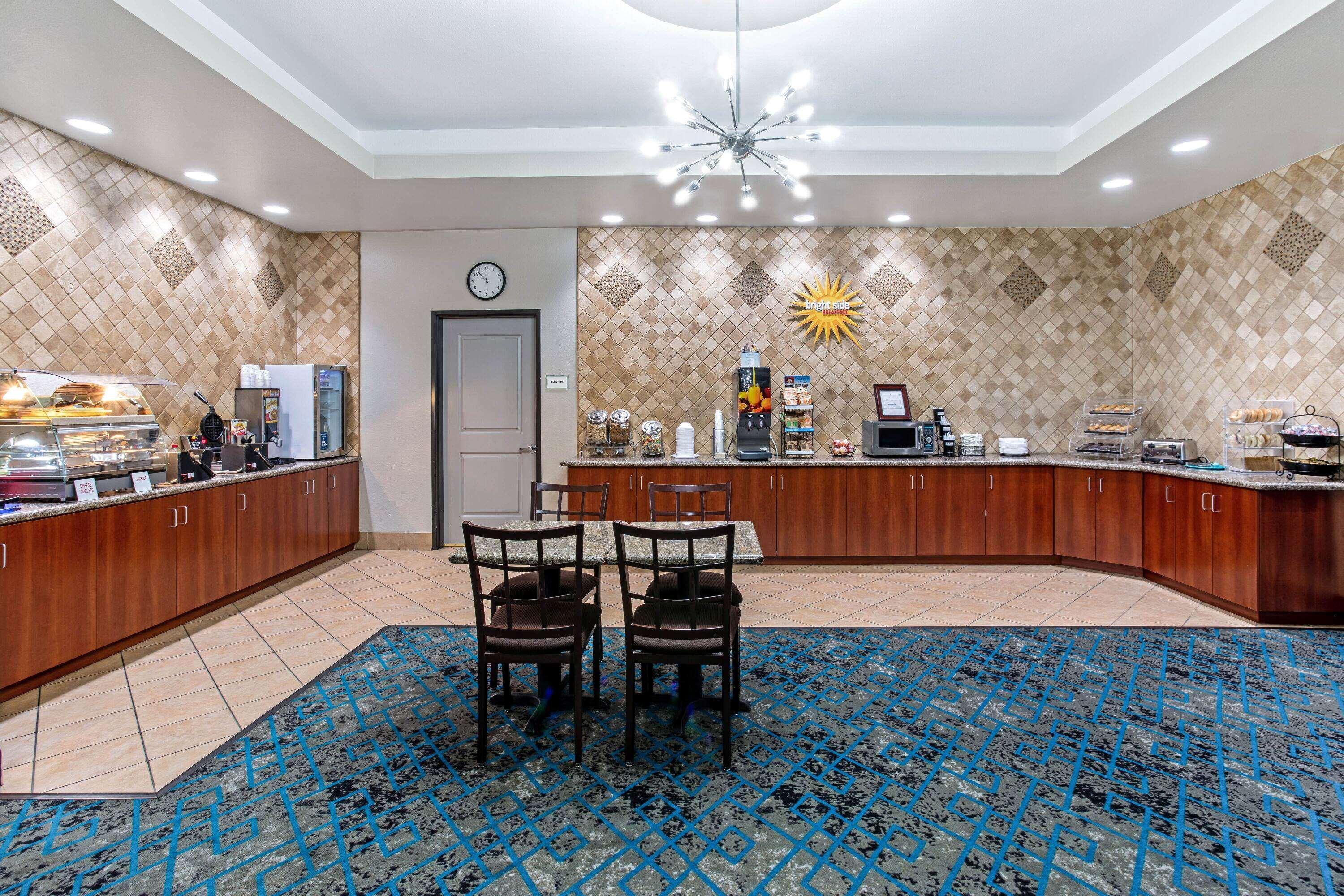 La Quinta By Wyndham Denver Gateway Park Exterior photo