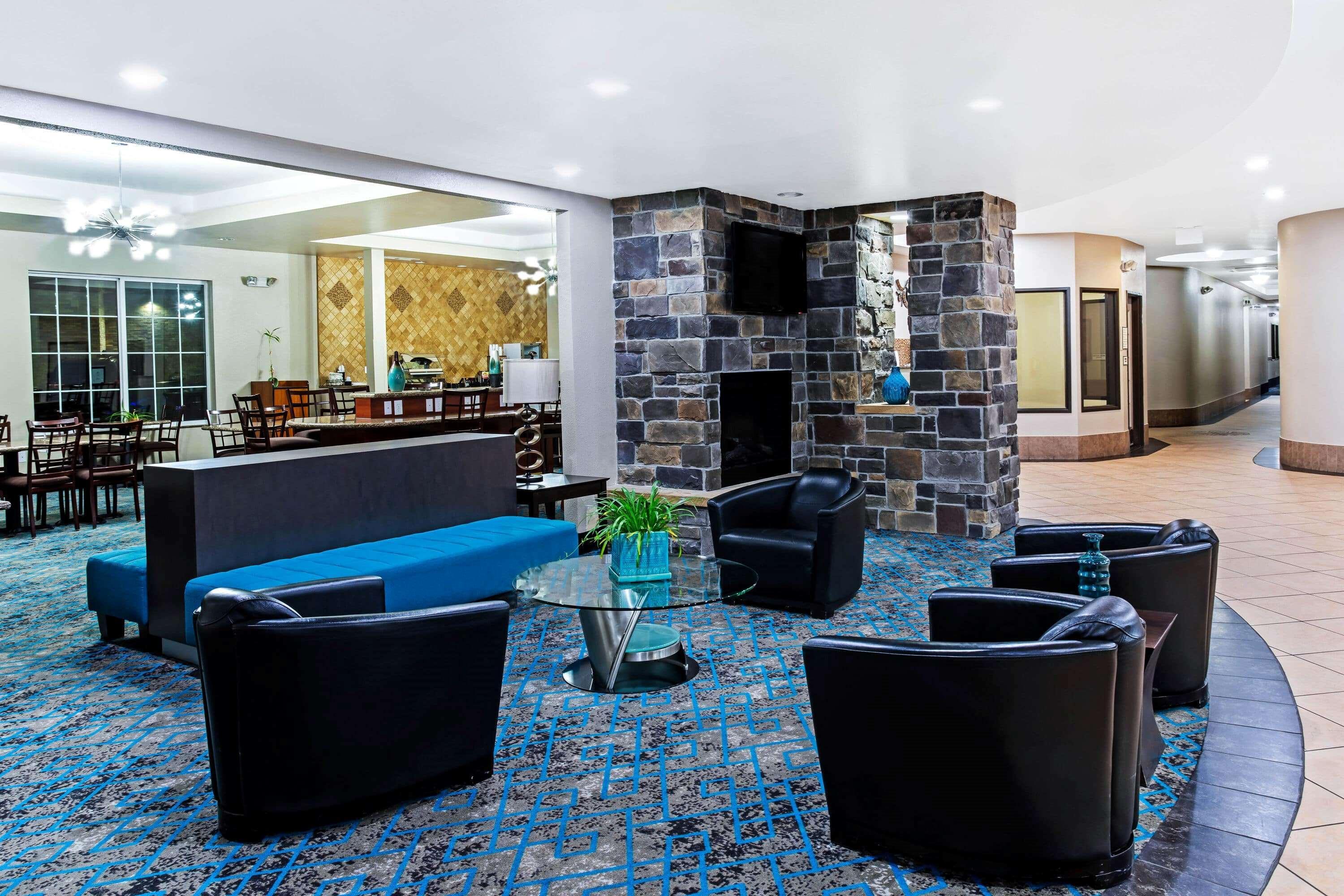 La Quinta By Wyndham Denver Gateway Park Exterior photo