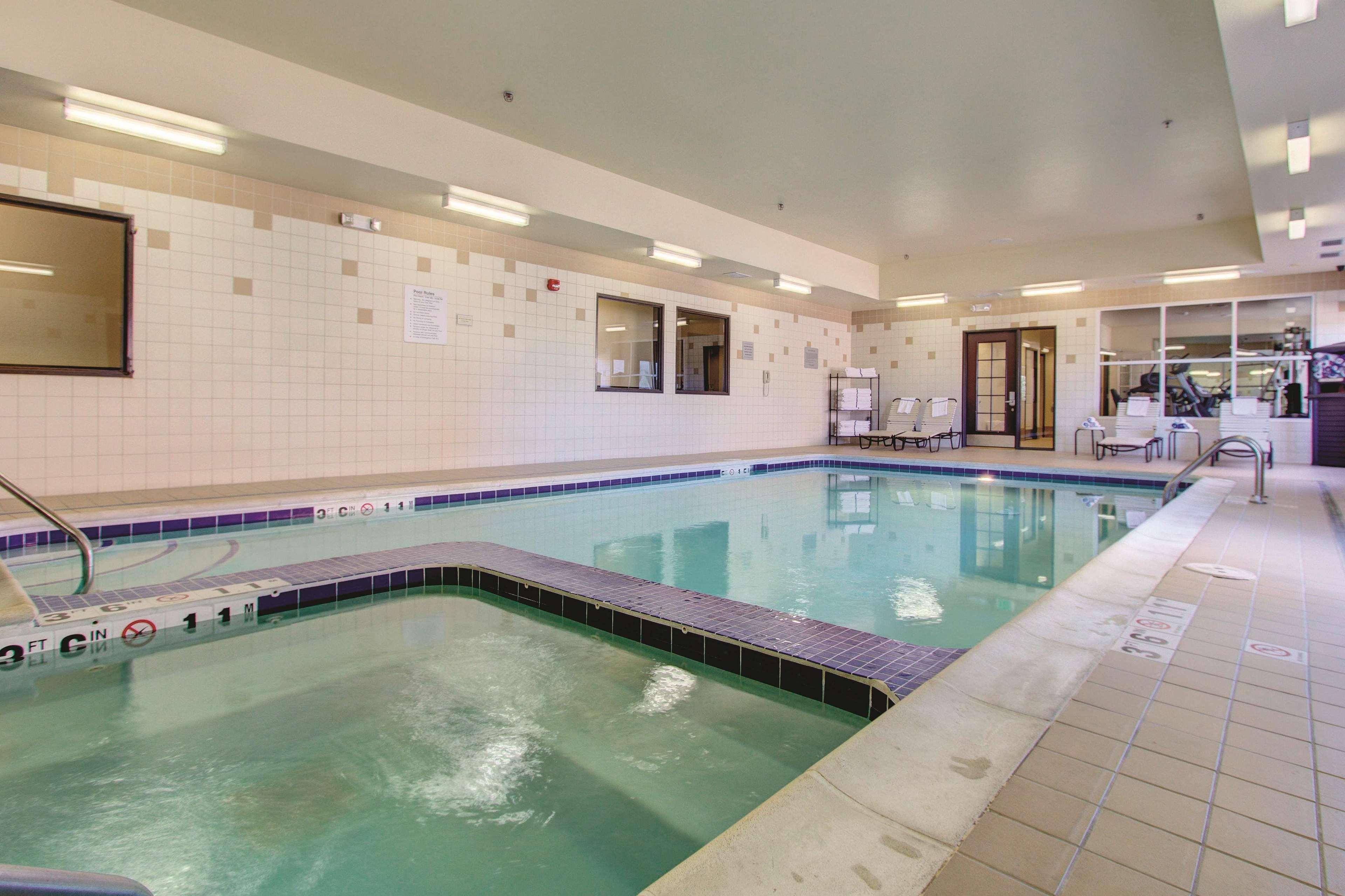 La Quinta By Wyndham Denver Gateway Park Exterior photo