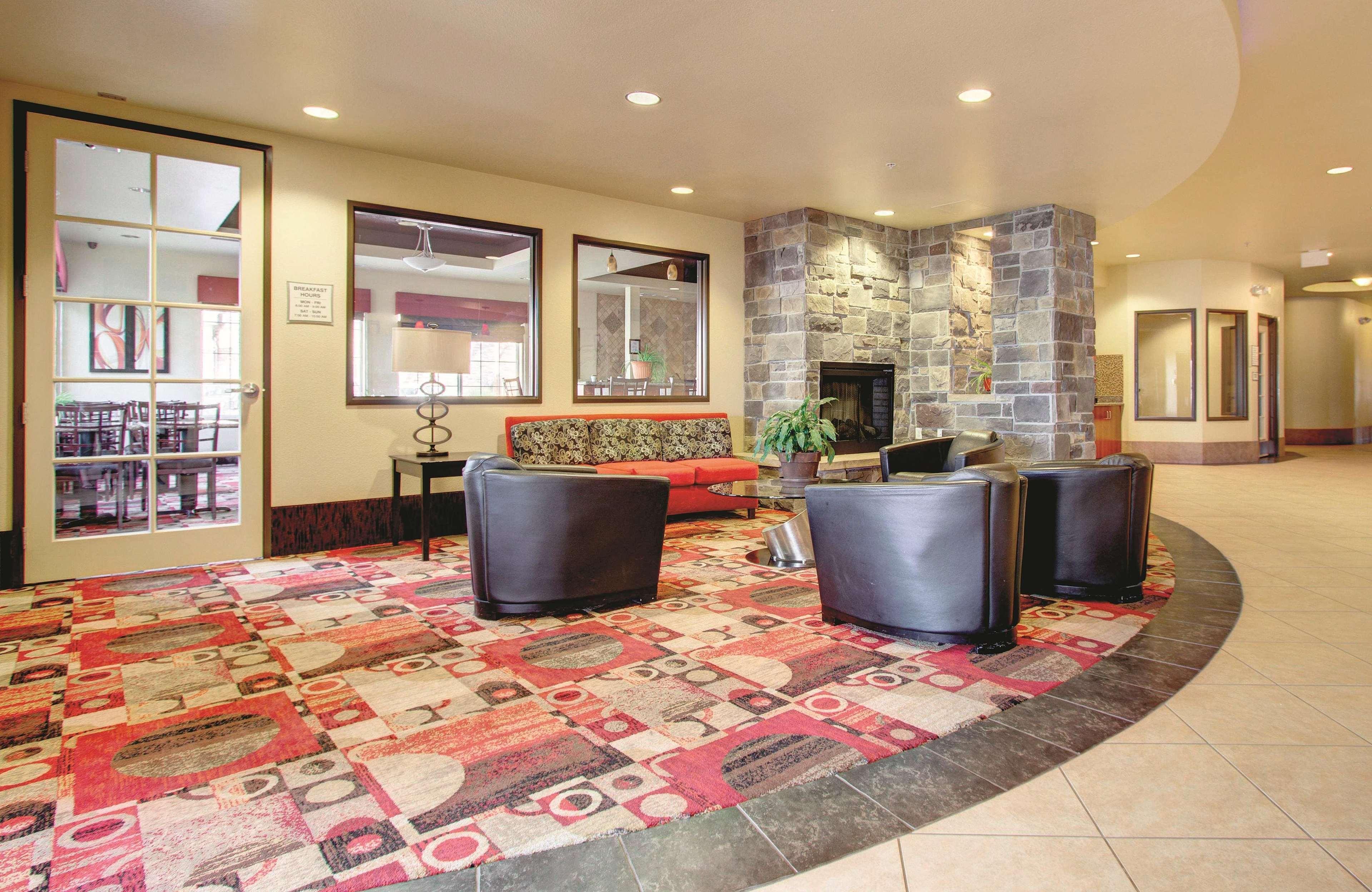 La Quinta By Wyndham Denver Gateway Park Exterior photo