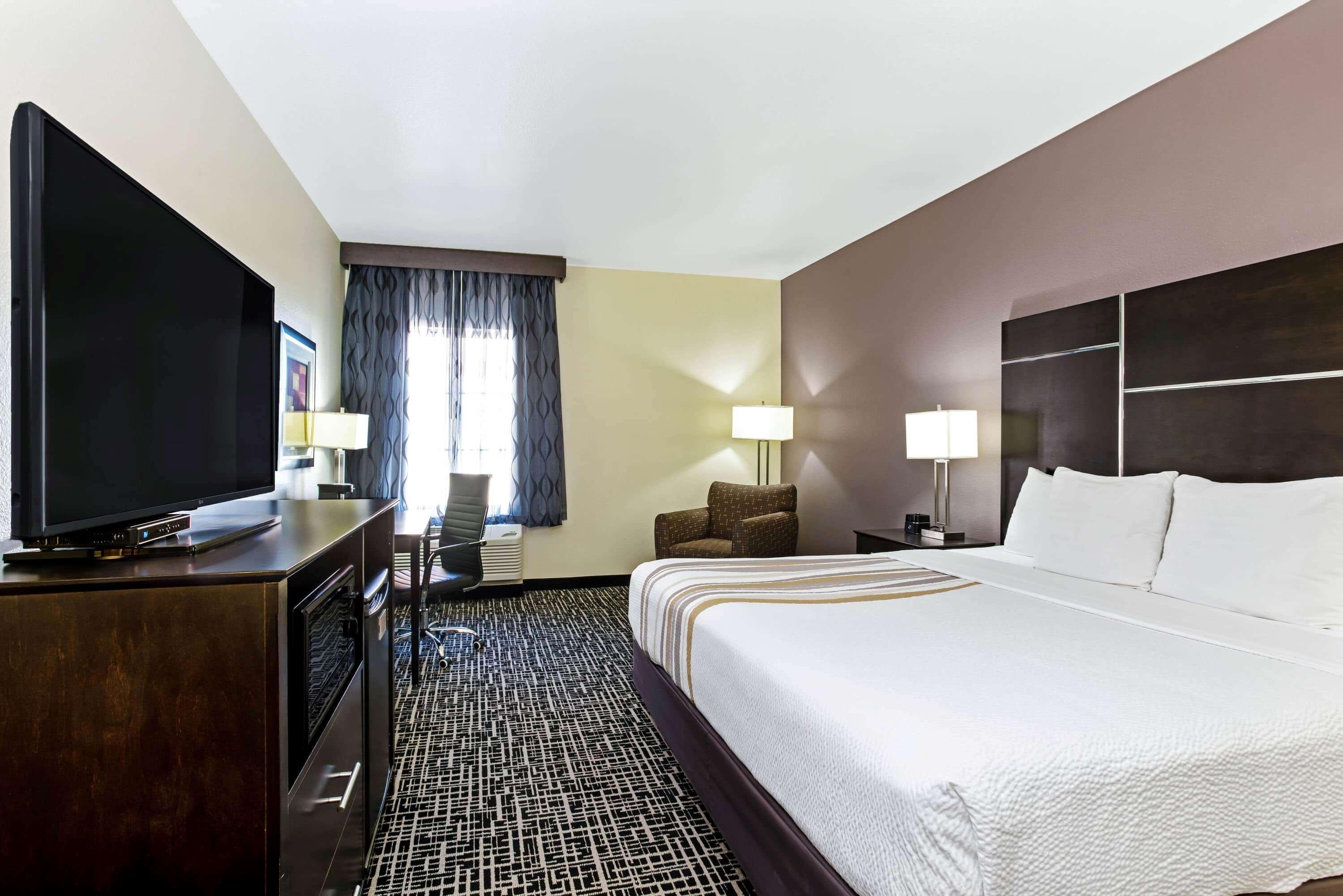 La Quinta By Wyndham Denver Gateway Park Exterior photo
