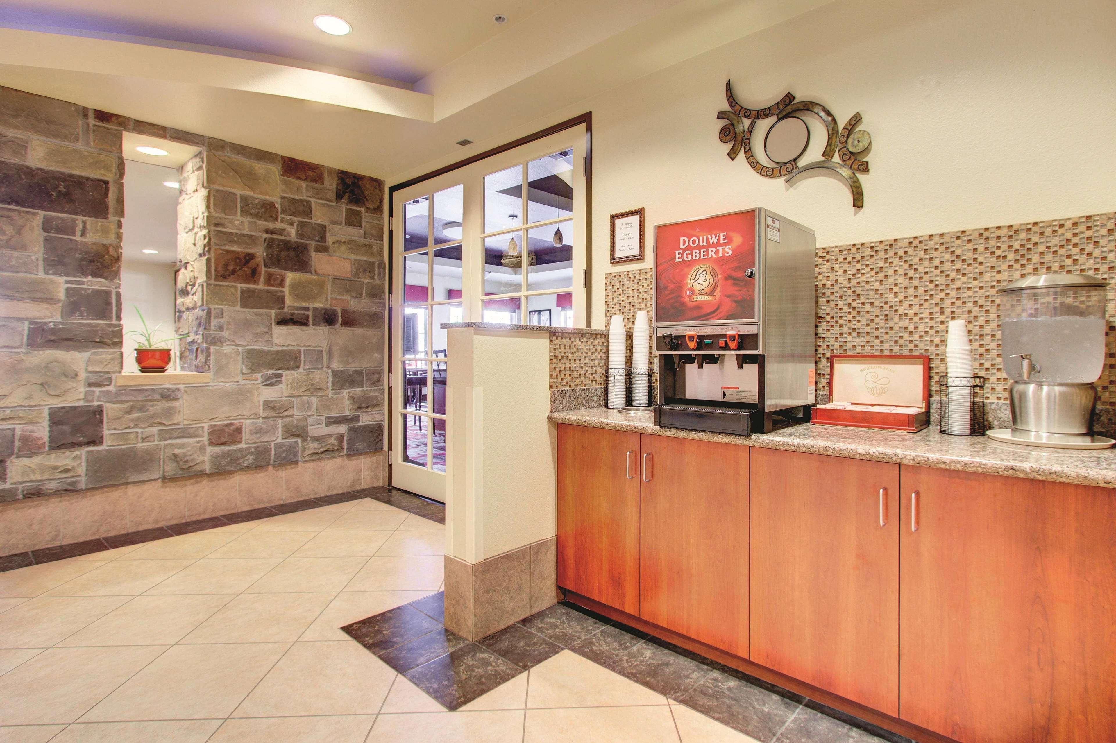 La Quinta By Wyndham Denver Gateway Park Exterior photo