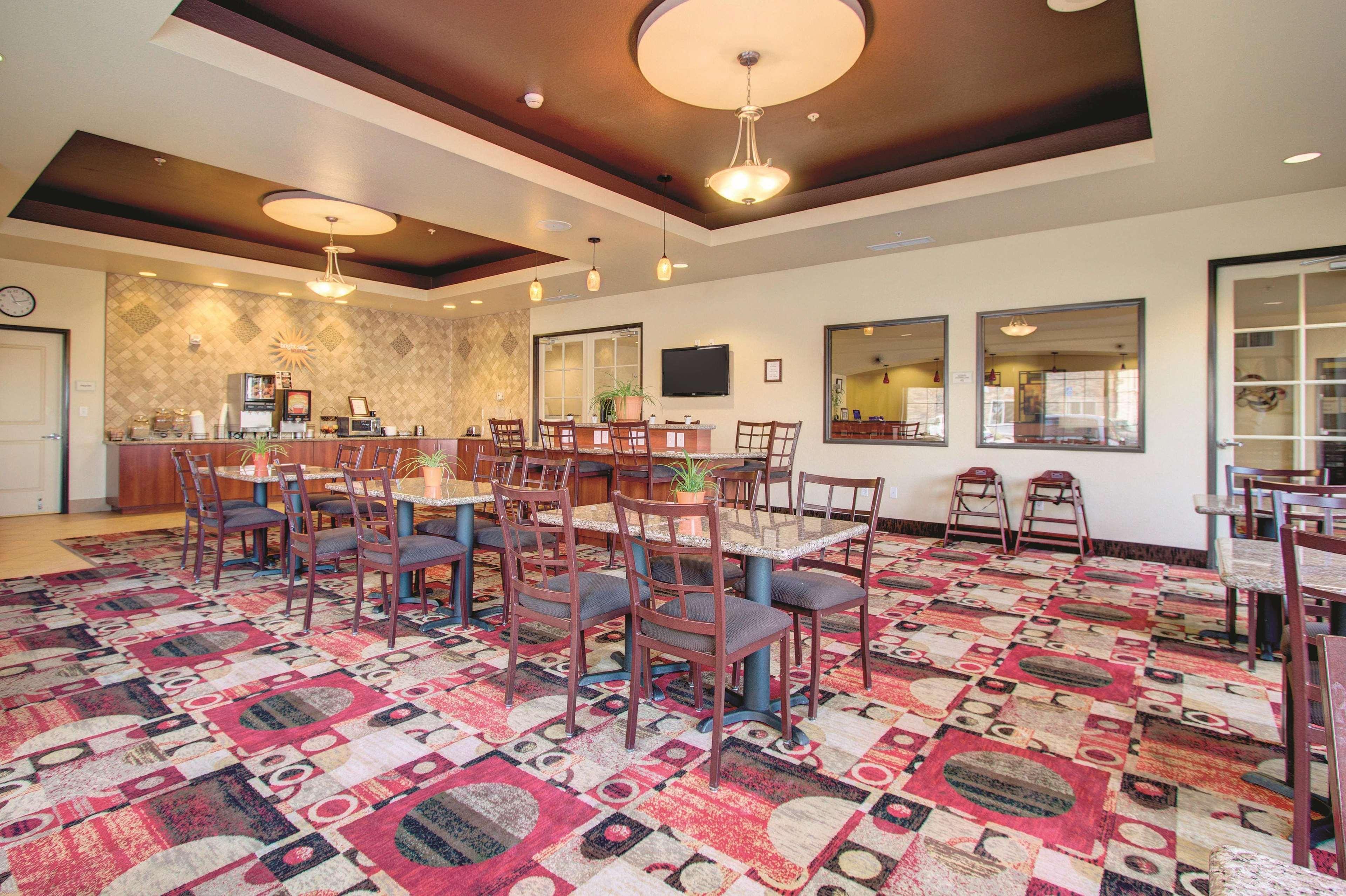 La Quinta By Wyndham Denver Gateway Park Exterior photo