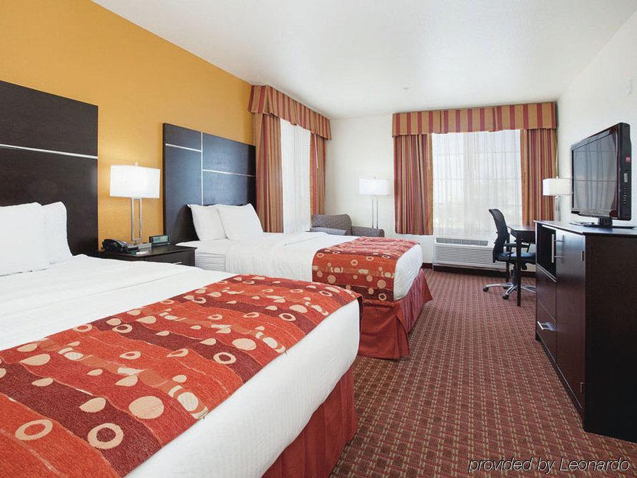 La Quinta By Wyndham Denver Gateway Park Room photo