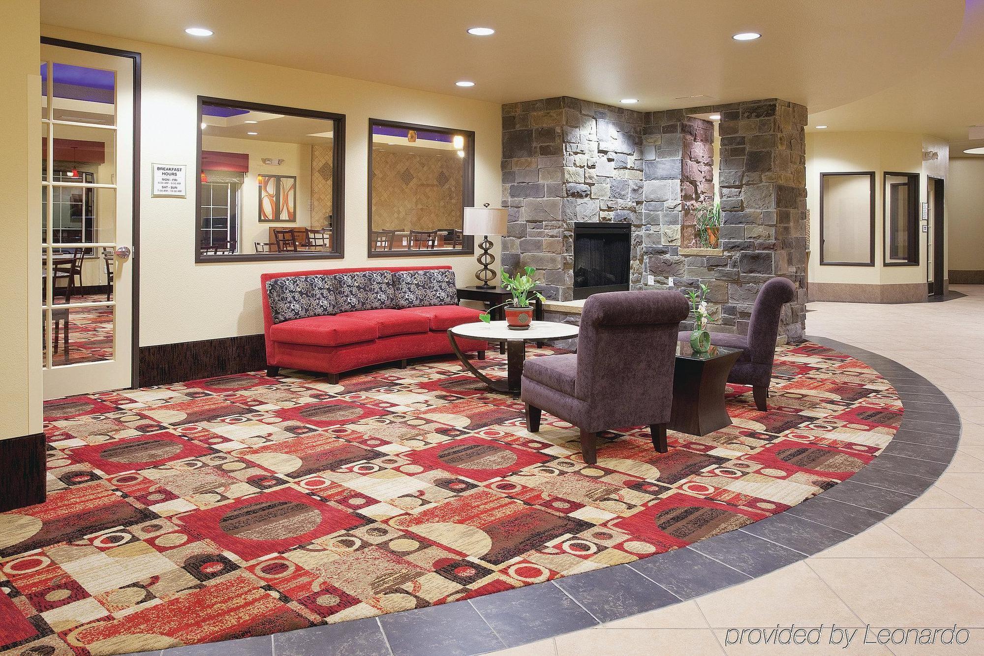 La Quinta By Wyndham Denver Gateway Park Interior photo